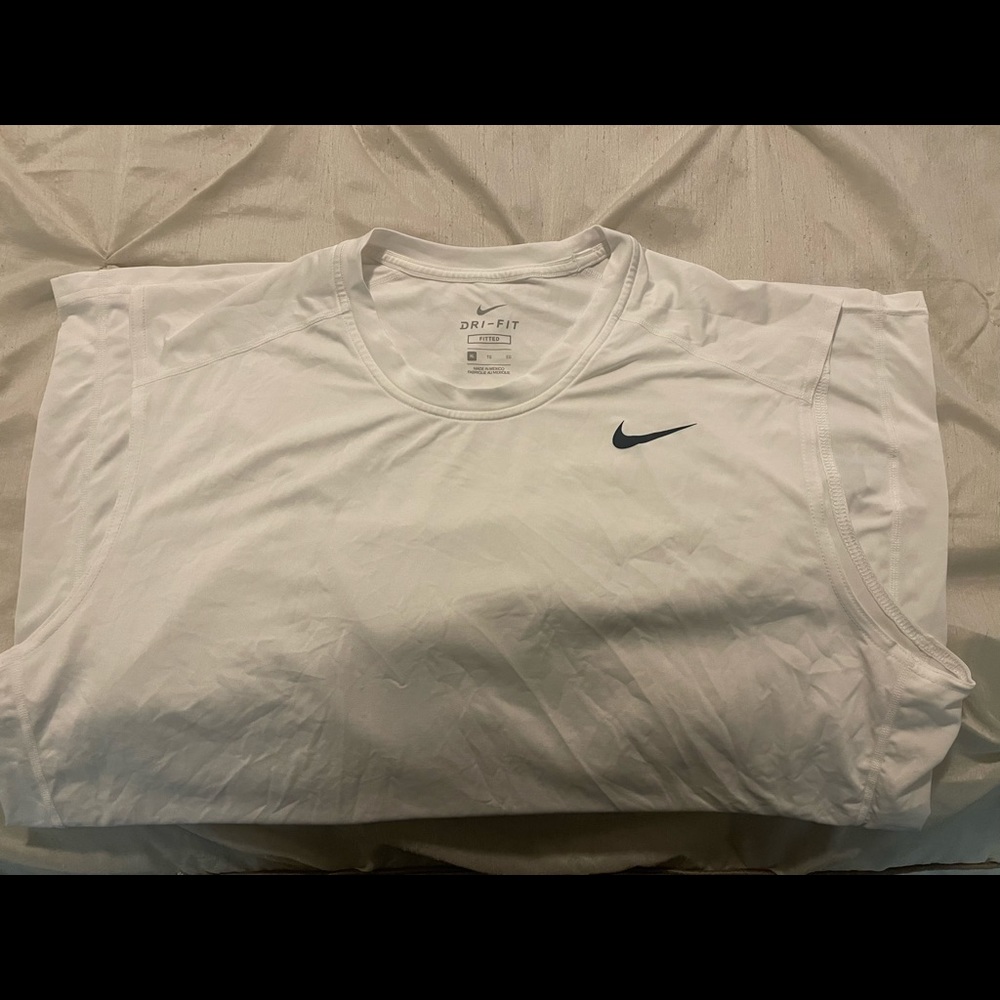 Nike dry fit sleeveless men’s shirt size XL